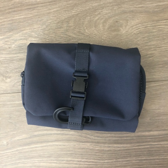 Muji small  travel hanging pouch - Picture 2 of 5